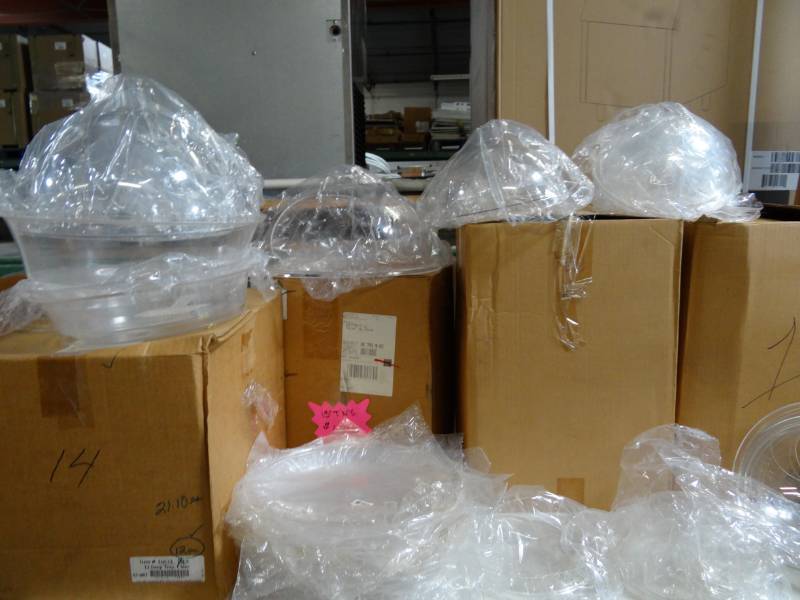 lot 5184 image: Lot of Clear Octagon and Various Shaped Lids and Base