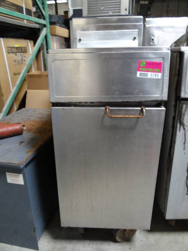 lot 5195 image: Gas Frymaster Model # GF14SD