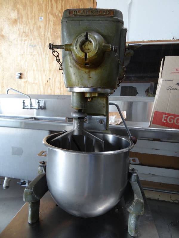lot 5204 image: Blakeslee Commercial 20 QT Planetary Bench Mounted Mixer B-20