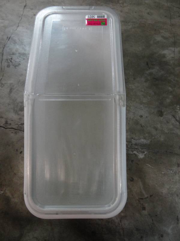 lot 5020 image: Rubbermaid Ingredient Bin on Casters