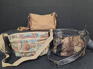 lot 183 image: Lot of 3 Fossil Crossbody Bags Collection