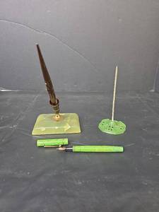 lot 204 image: Sheaffer Lifetime Fountain Pen Set with Jade Stand, Green Mt & Co Fountain Pen, and Receipt Stand