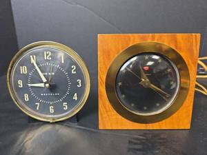 lot 212 image: Westclox Big Ben Alarm Clock and Telechron Electric Clock with Star Dial