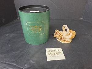 lot 224 image: Harmony Kingdom Pillow Talk TJSER97 Swan Box Figurine Made in England