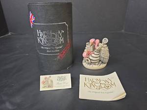 lot 230 image: Harmony Kingdom Bum Wrap Limited Edition #15145000 Figurine 2002 TJBB02
