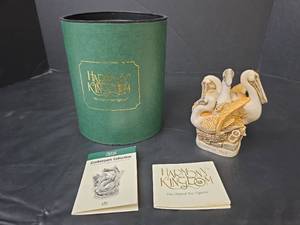 lot 233 image: Harmony Kingdom Zookeepers Pell Mell RW99PE Pelican Figurine Box Made in England