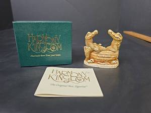lot 238 image: Harmony Kingdom Crock Pot Figurine Box with Original Box and Paper Insert TJAL2 Made in England