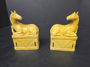 lot 242 image: Yellow Porcelain Horse Bookends