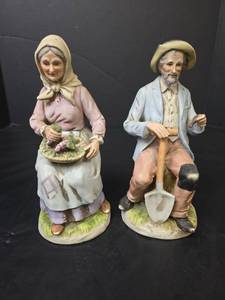 lot 244 image: Decorative Porcelain Farm Couple Figurines