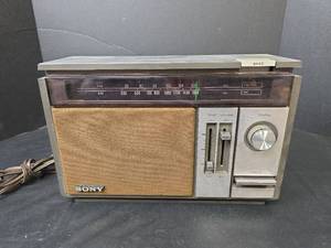 lot 261 image: Sony AMFM 2Band Radio Model ICF-9540W - Powers On