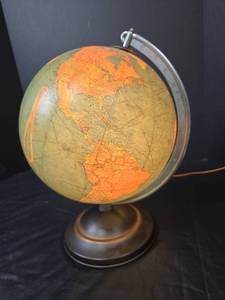 lot 262 image: Replogle 10-inch Library Globe Lamp - Powers On