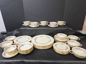 lot 274 image: Lenox Belvidere S-314 China Set 48pc Complete 6 Place Setting