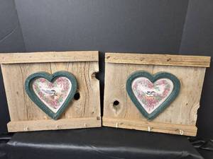 lot 308 image: Heart-Shaped Bird Print Key Holder