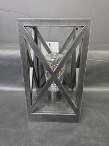 lot 335 image: Modern Black Tabletop Lamp - Needs Batteries