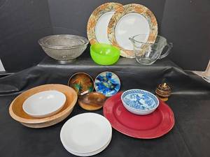 lot 336 image: Mixed Kitchenware Collection with Decorative Plates