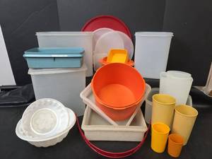 lot 355 image: Tupperware Storage Containers and Mismatched Lids
