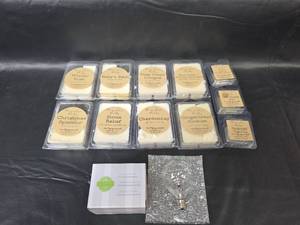 lot 371 image: Magnolia Melts Wax Collection with 2 Light Bulbs