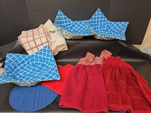 lot 382 image: 3 Large Reversible Bowl Cozies, Silicone Hot Pads, with Red Hanging Towels