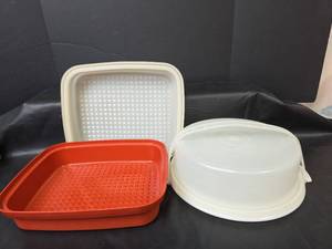 lot 393 image: Tupperware Cold Cut Keeper and CakePie Carrier
