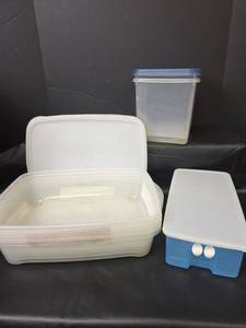 lot 395 image: Rubbermaid TakeAlongs Food Storage Set
