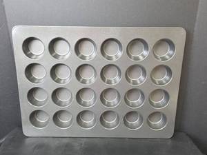 lot 399 image: Perfect Results 24-Cavity Non-Stick Muffin Pan