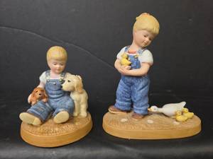 lot 404 image: 1983 Country Store Limited Edition Figurine Set by Home Interiors