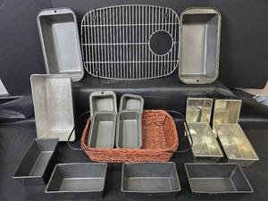 lot 419 image: Baking Pans and Cooling Rack