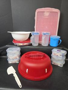 lot 422 image: Food Storage Container Collection