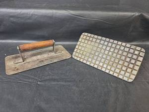 lot 427 image: 2 Iron Grill Presses