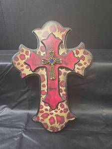 lot 442 image: Decorative Leopard Print Wall Cross