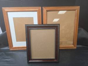 lot 448 image: Decorative Picture Frame Set