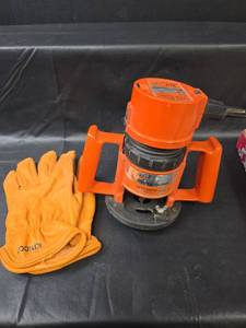 lot 460 image: Black & Decker 34 HP Router with Kinco Work Gloves