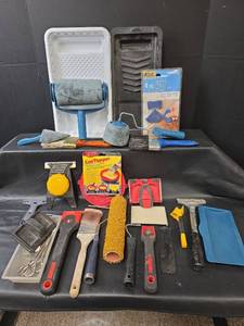 lot 462 image: Painting and Caulking Tool Set