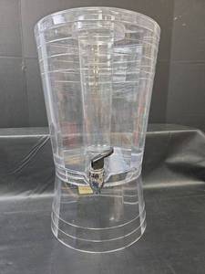 lot 468 image: Clear Plastic Beverage Dispenser with Spigot