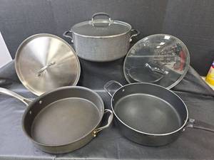 lot 470 image: Nonstick Cookware Set with Lids