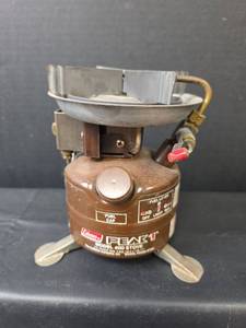 lot 471 image: Coleman Peak 1 Model 400 Camping Stove