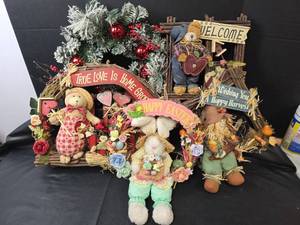 lot 480 image: Holiday Decorative Door Wreaths