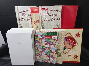 lot 488 image: Christmas Holiday Gift Box Set