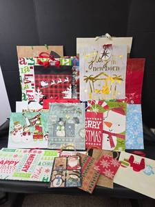 lot 491 image: Holiday Gift Bag Collection