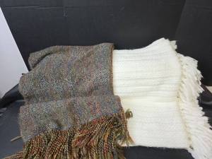 lot 521 image: Woven Multicolor Fringe Throw Blankets