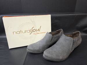 lot 538 image: Natural Soul Gray Ankle Boots Womens 9.5