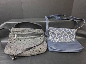 lot 547 image: Thirty-One Navy Blue Geometric Pattern Crossbody Bags