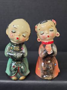 lot 561 image: Japanese Ceramic Salt and Pepper Shakers