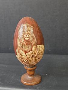 lot 562 image: 1986 Lion Egg Art Piece - Signed and Dated