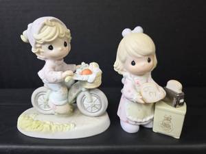 lot 571 image: Precious Moments Figurines