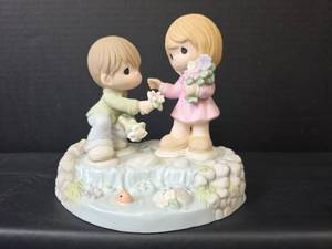lot 573 image: Precious Moments Figurine