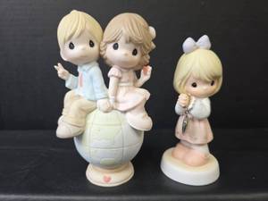 lot 574 image: Precious Moments Figurines