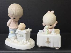 lot 587 image: Precious Moments Figurines