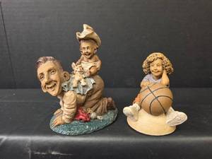 lot 622 image: Vintage Cairn Studio Figurines