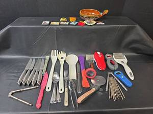 lot 623 image: Kitchen Utensil Collection